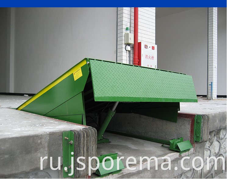 hydraulic dock leveler